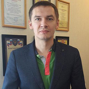 Максим Попов